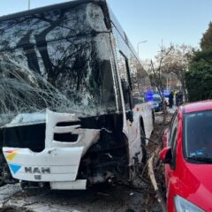 Θεσσαλονίκη: Ανεξέλεγκτη πορεία λεωφορείου του ΟΑΣΘ-Τραυματίστηκε ο οδηγός
